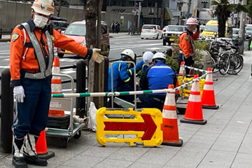 大阪市浪速区での交通誘導警備の様子