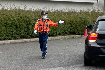 インテックス大阪でのバリアフリー展での駐車場警備の様子