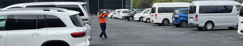 バリアフリー展（インテックス大阪）で駐車場警備中の警備員1