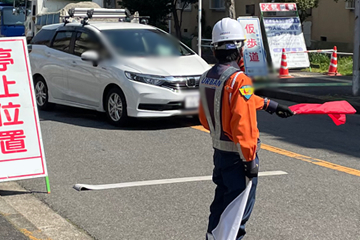 堺市のガス管撤去工事現場の警備員の様子