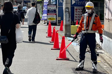 大阪市北区の解体工事現場での交通誘導警備の様子（2023.05.27）