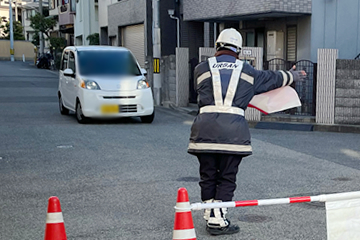 尼崎市のガス管新設工事現場での交通誘導警備の様子(2024.12.19)