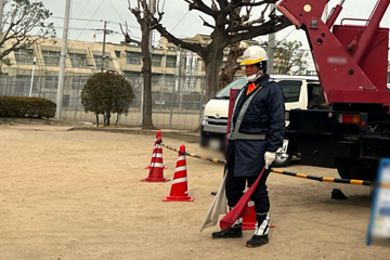 西淀川区での大阪市防災無線点検業務現場での交通誘導警備の様子(2024.12.20)